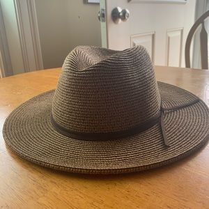Wide brim hat